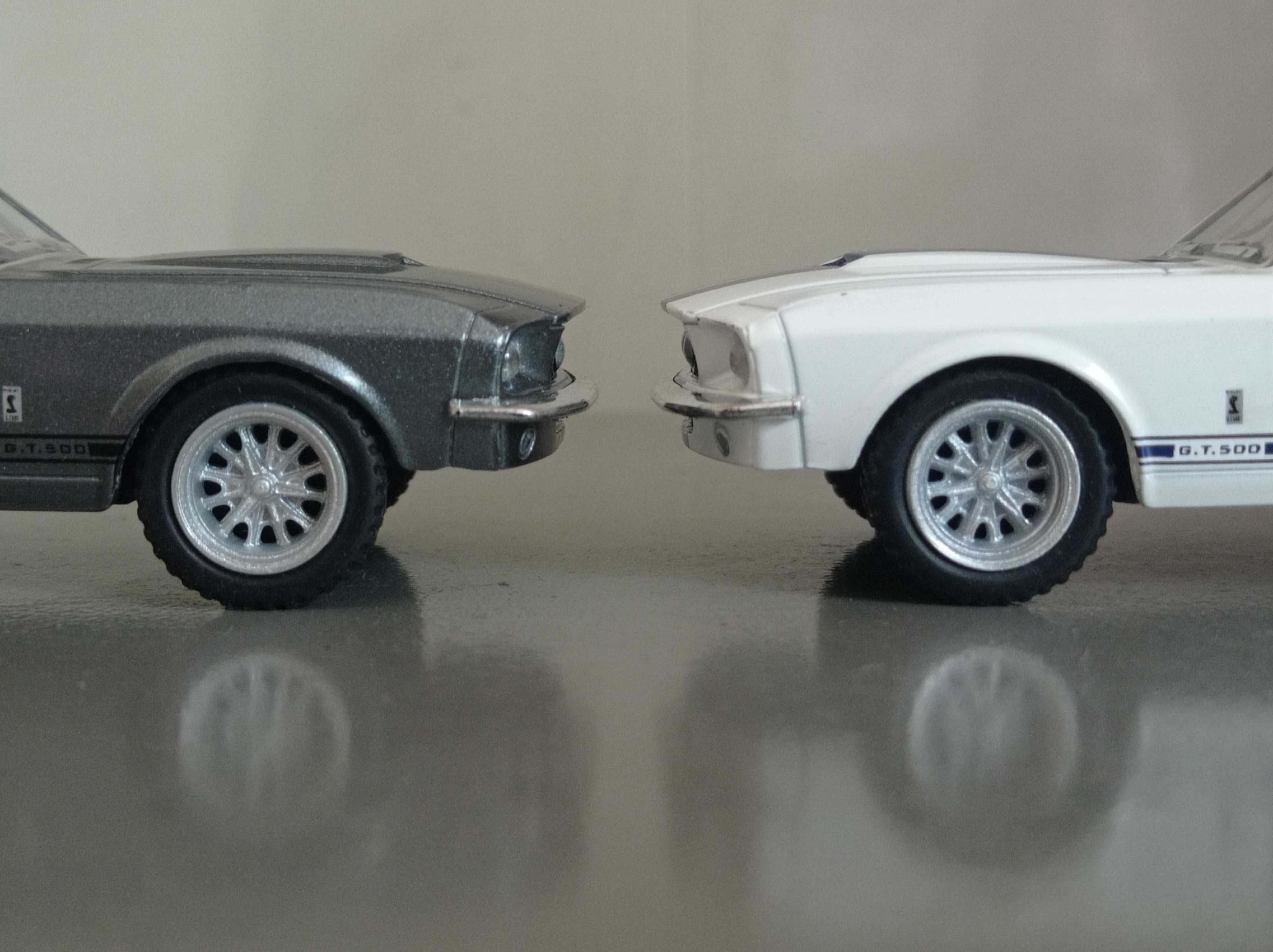 Коллекционная модель Ford Shelby, масштаб 1:36