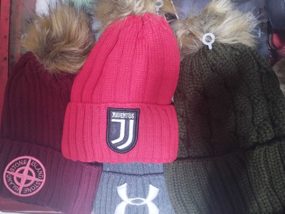 Дамски зимни шапки