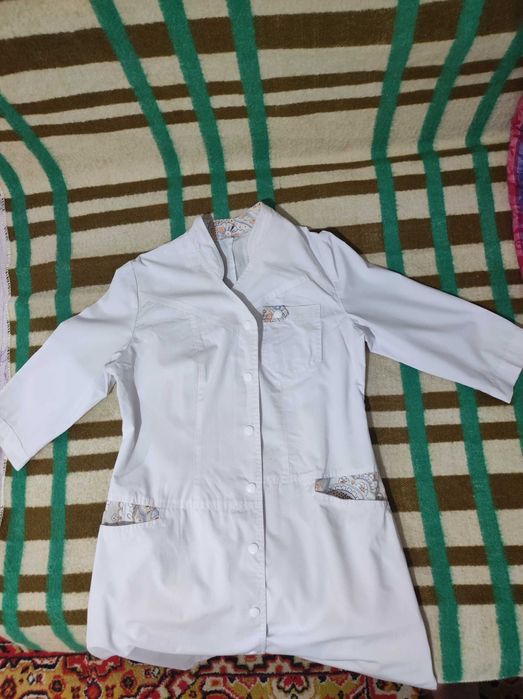 Продается белый халат