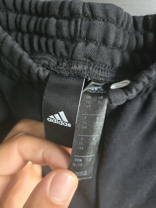 Pantaloni scurti Adidas M