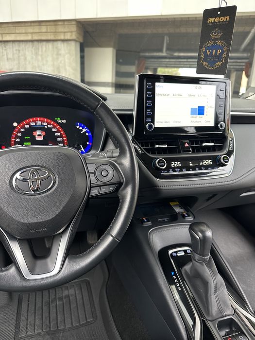 De vanzare Toyota Corolla hybrid in garantie propietar ca si nouă!