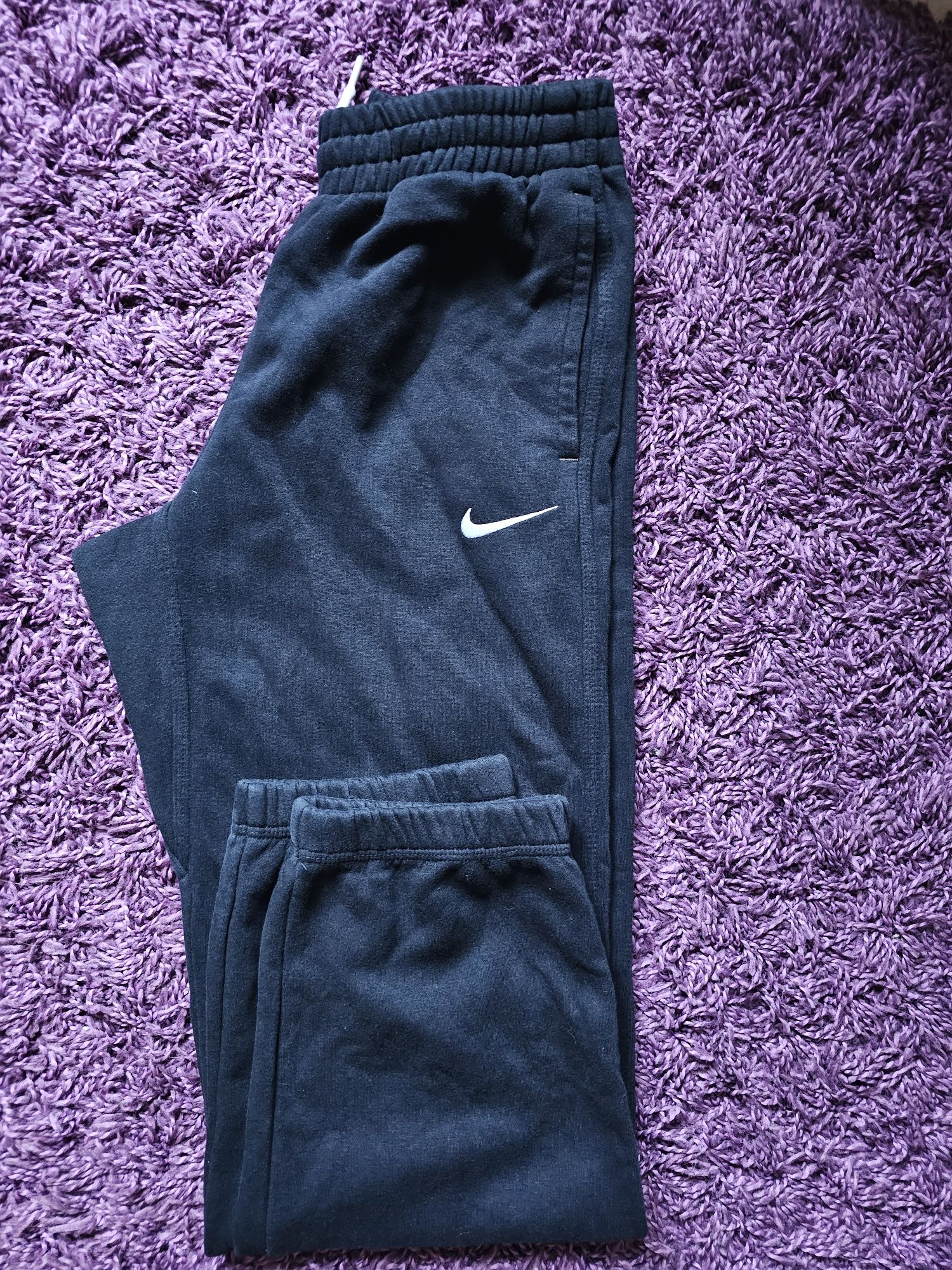 Уникален модел дънки и долнище на Adidas