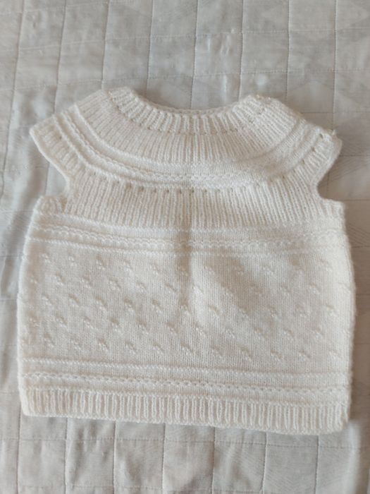 Бебешки жилетки и терличета нови