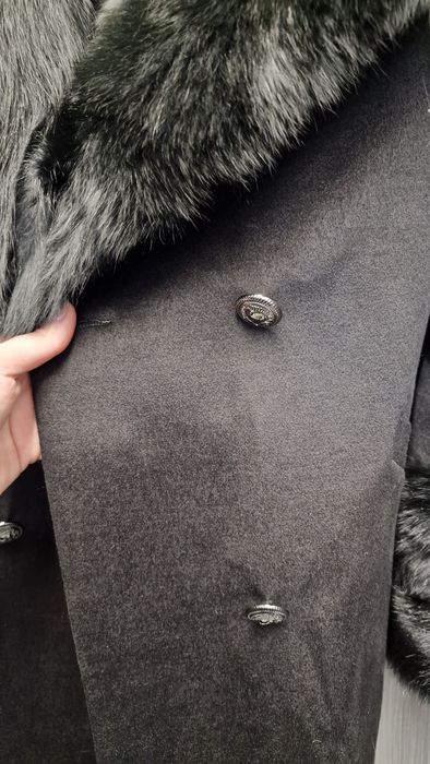 Palton din cașmir cu guler și mânecă din blană de vulpe