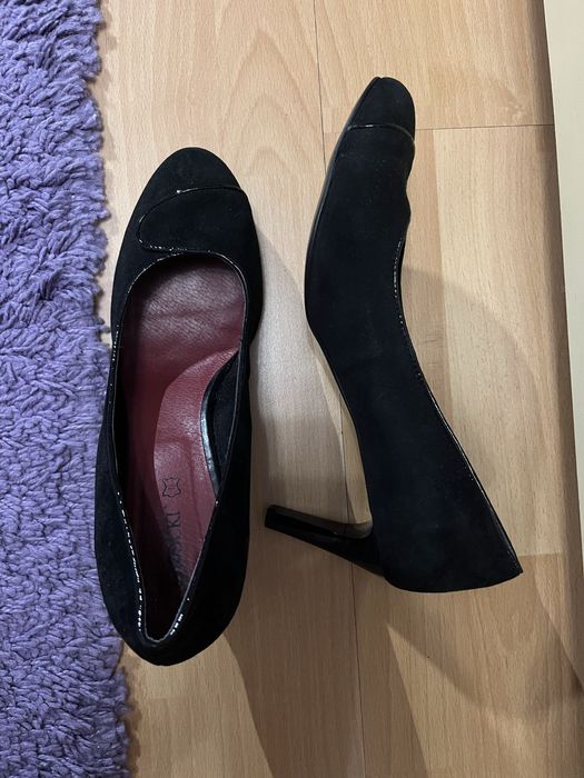 Черни обувки от естествен велур