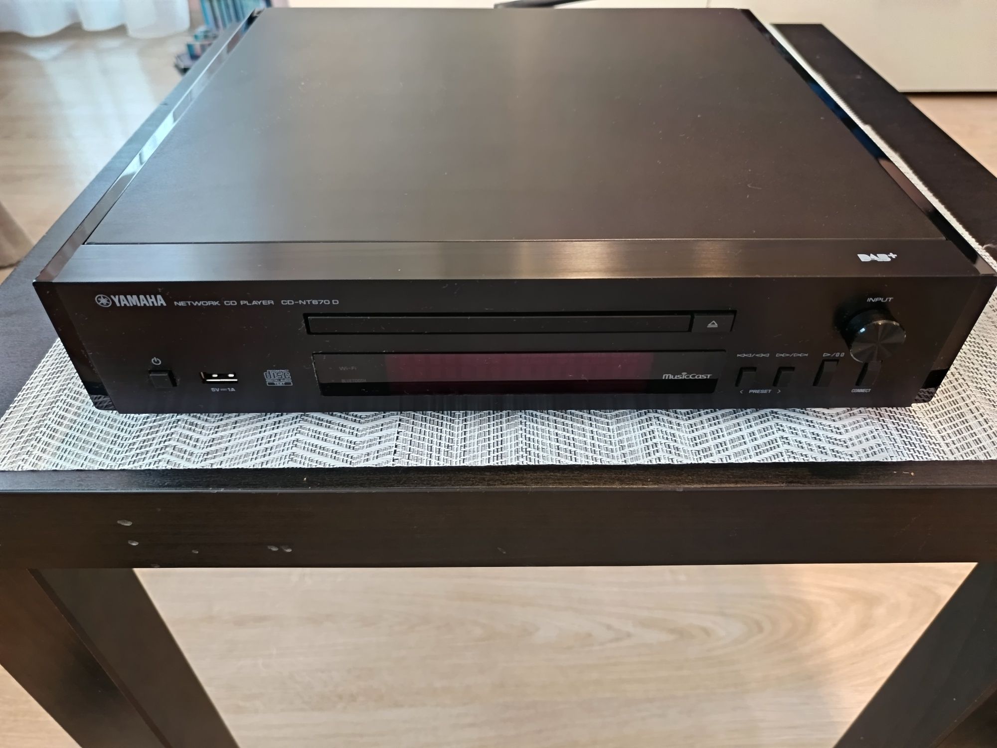 Yamaha CD NT 670 D / CD player + network streamer