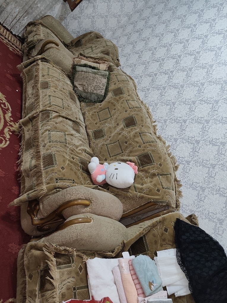 Диван и кресло в идеальном состоянии