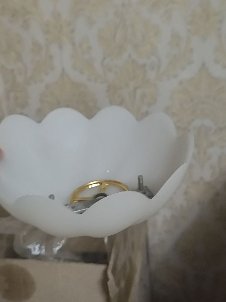 Продам классическую потолочную люстру