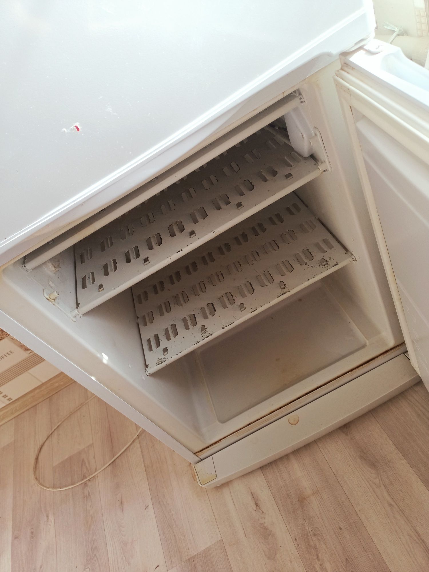 Холодильник indesit