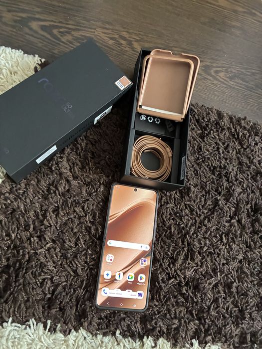 Vand Motorola Razr 50 Ultra 512GB mocha mousse/gold [poze reale