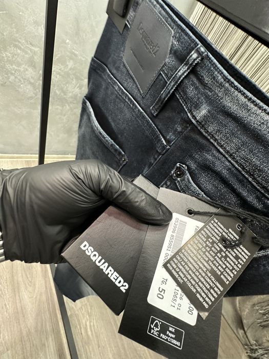 Blugi Dsquared2. Marimi: 50/52/54/56/58