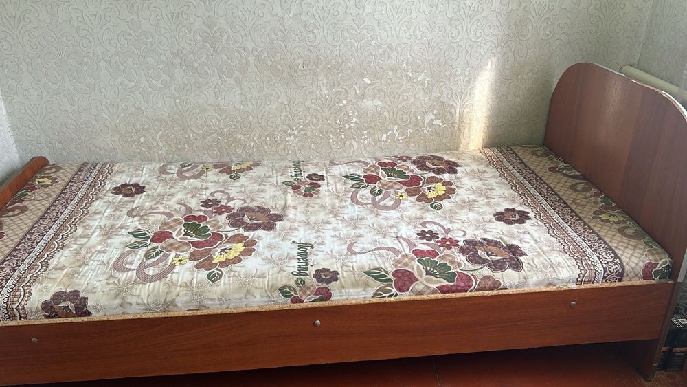 Кровать  для спальний