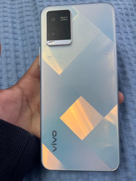 Продам телефон vivo Y21