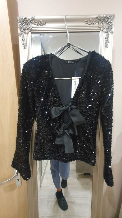 Ново дамско  сако с паети