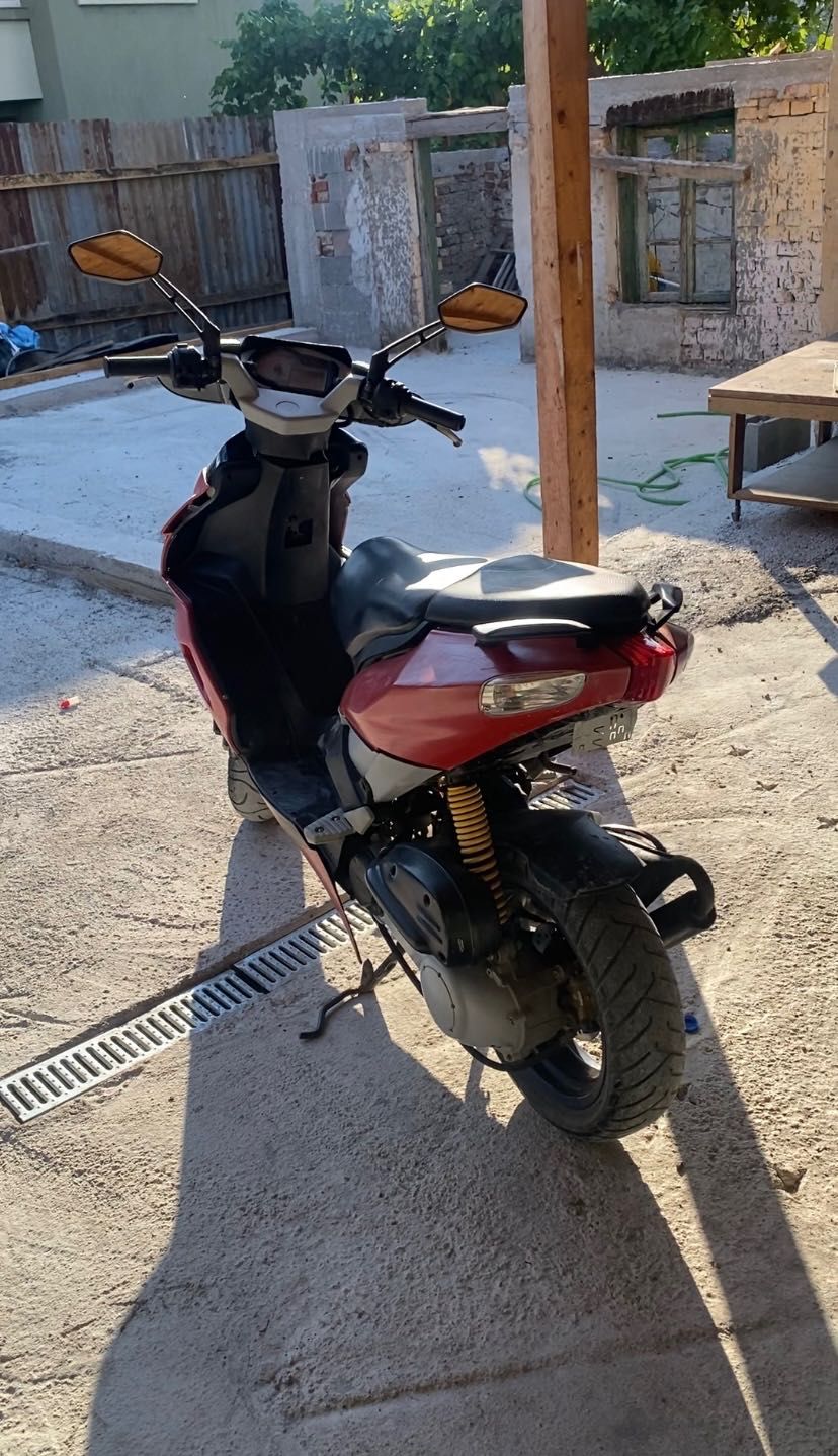 Скутер Aprilia 80 кубика с водно охлаждане