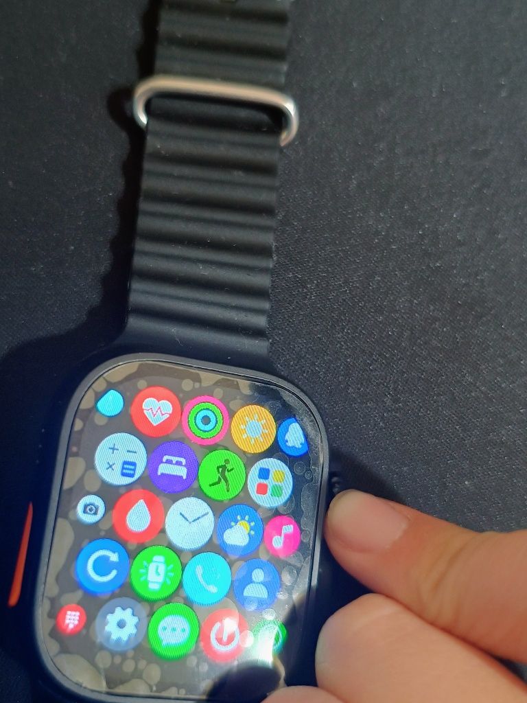 Vând smartwatch in stare perfecta.