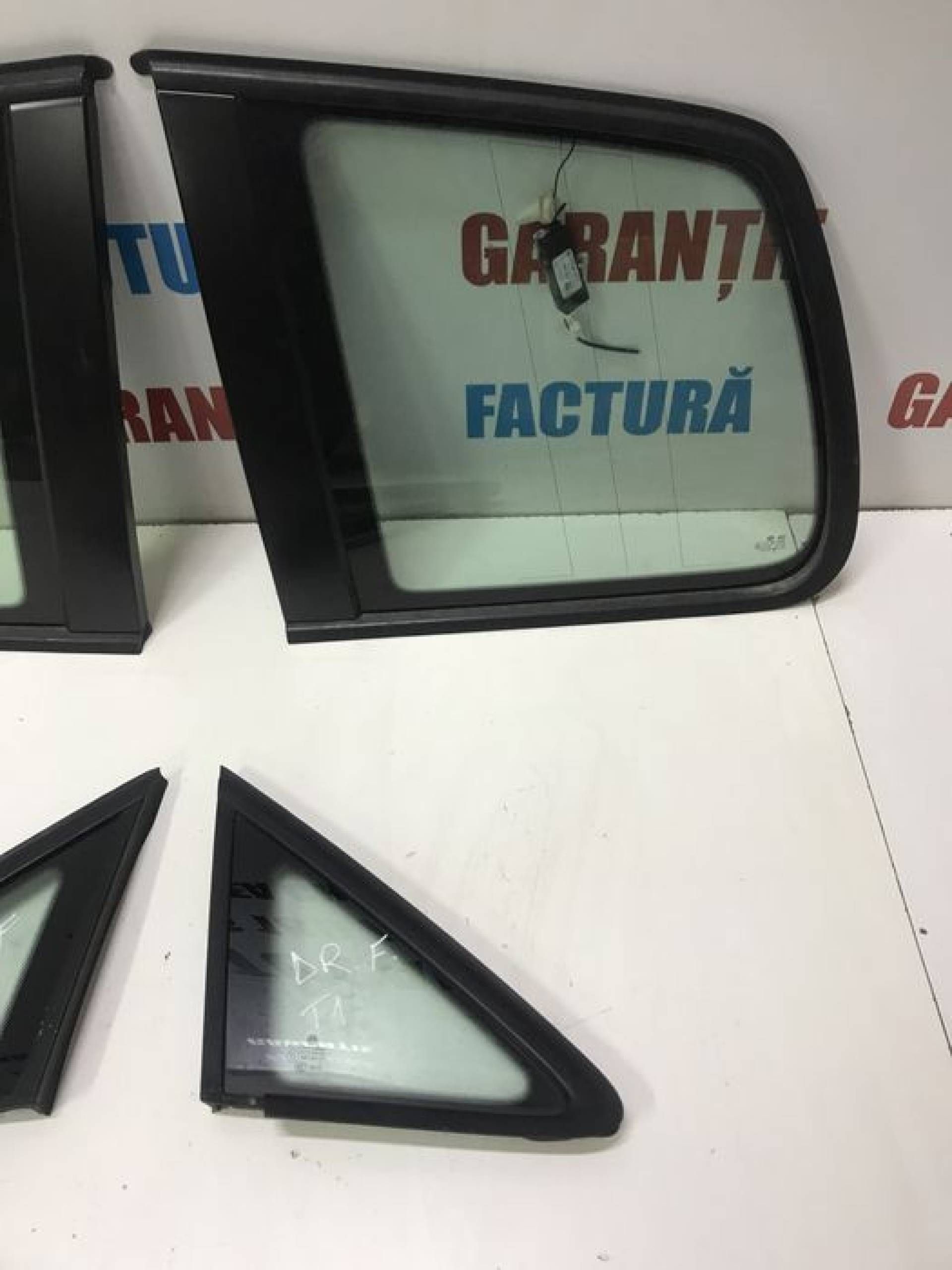 Geam cu cheder stanga dreapta fata mic spate portbagaj Touran Original