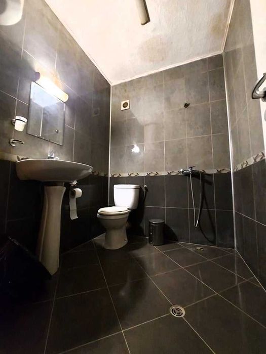 Дава се под наем Двустаен апартамент в Бургас, Изгрев - 65 кв.м за 150 € - Снимка #1