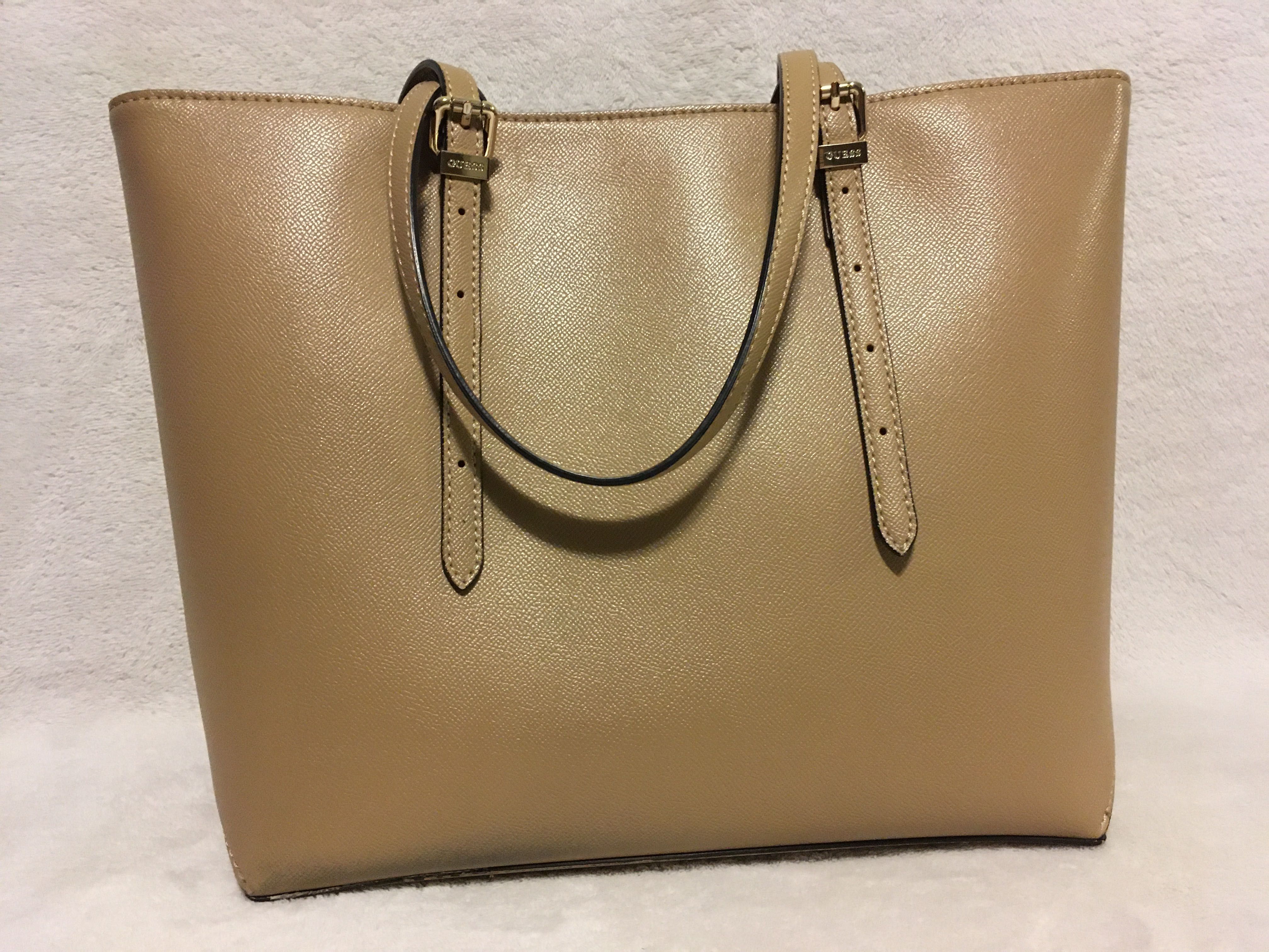 Оригинална дамска бежова чанта Guess