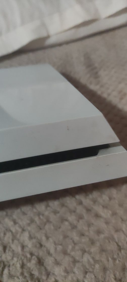 Продавам ps4 500gb