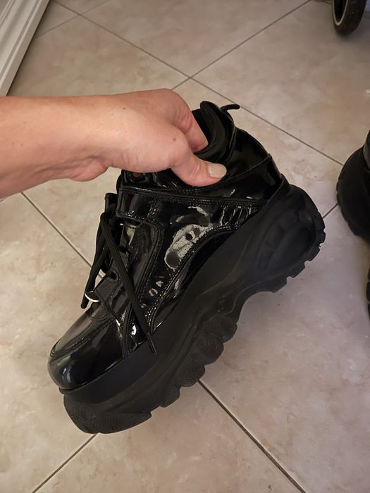 Buffalo черни лачени