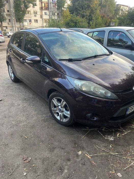 Vând Ford Fiesta