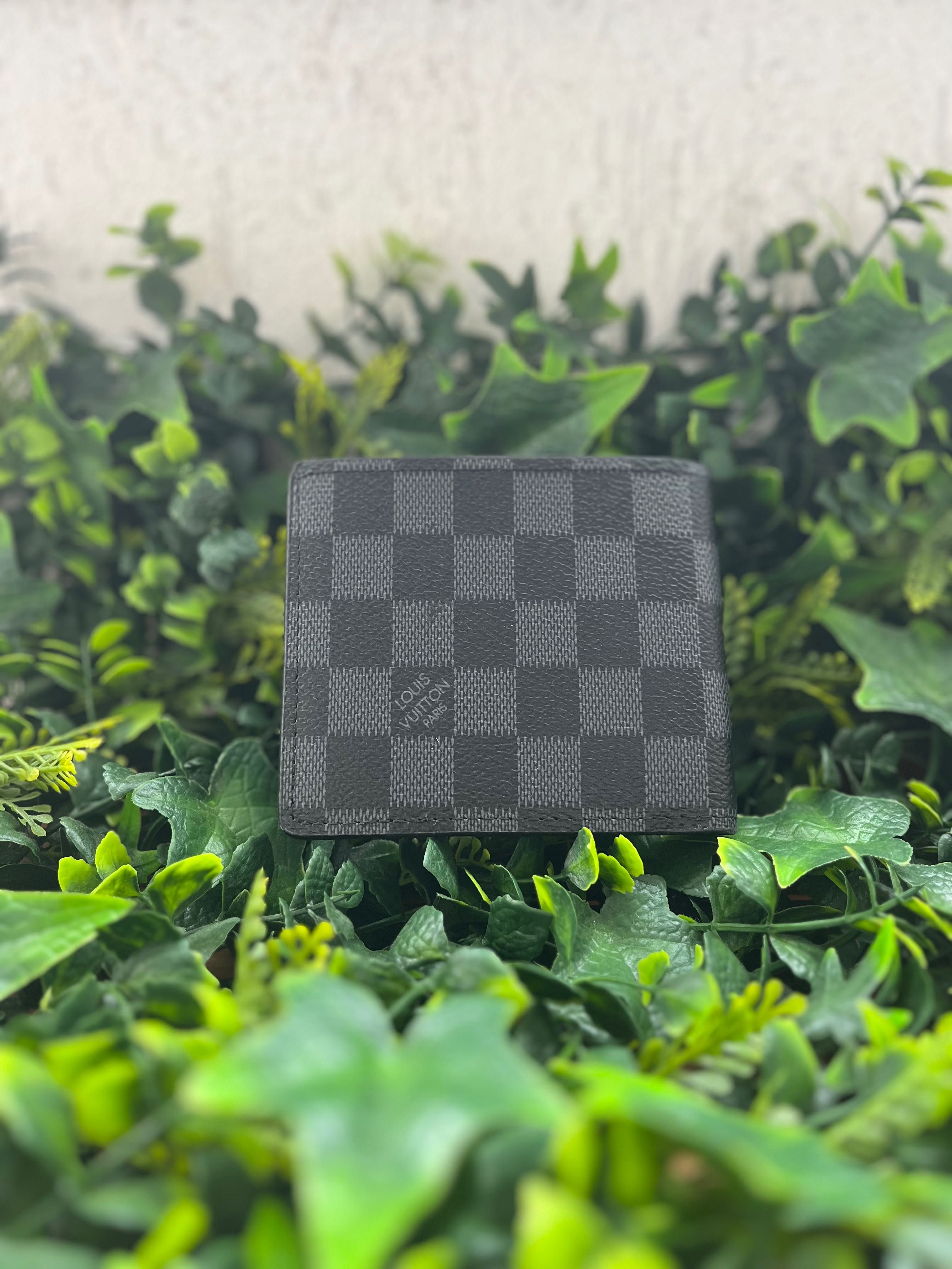 Louis Vuitton портфейл