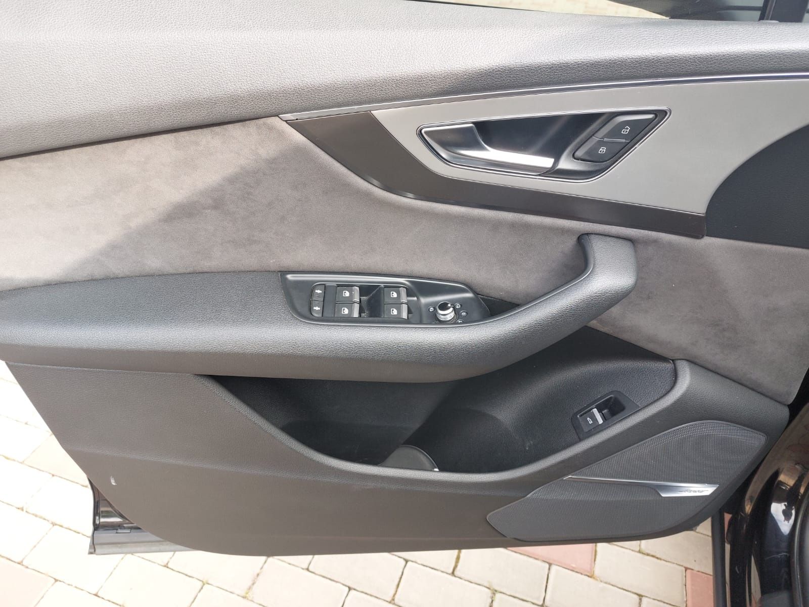 Audi Q7  2016 Cockpit/Panoramic