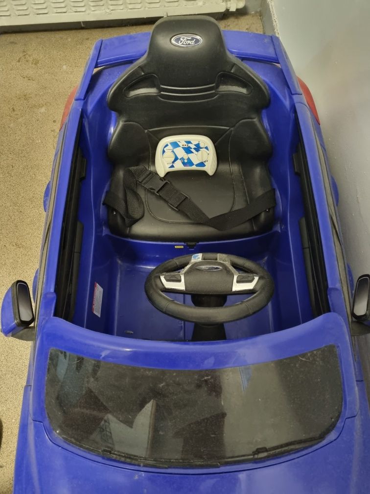 Masinuta electrică pentru copii Ford Focus RS 2x35W 12V 7Ah