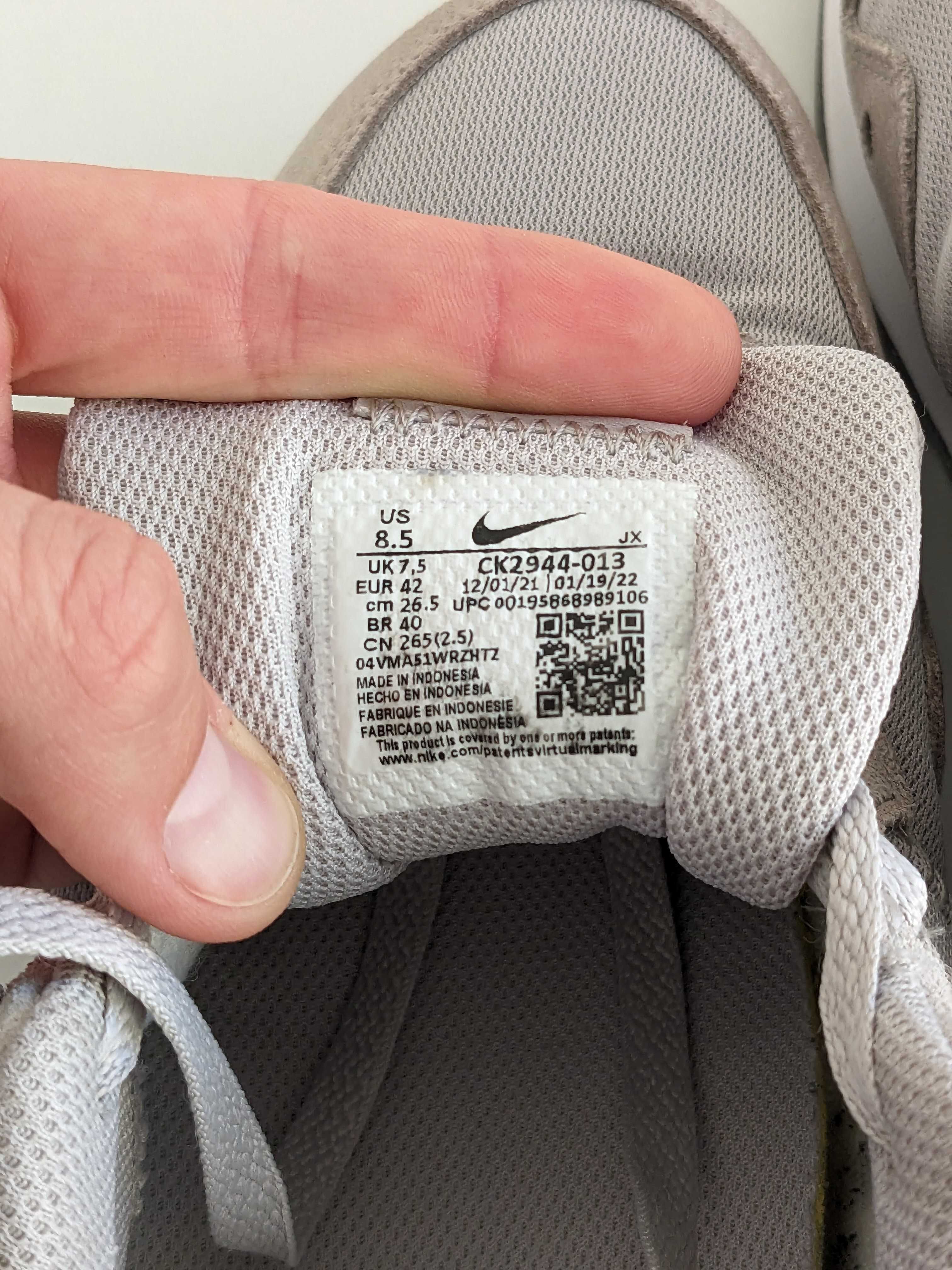 Adidași Nike, 42 EUR