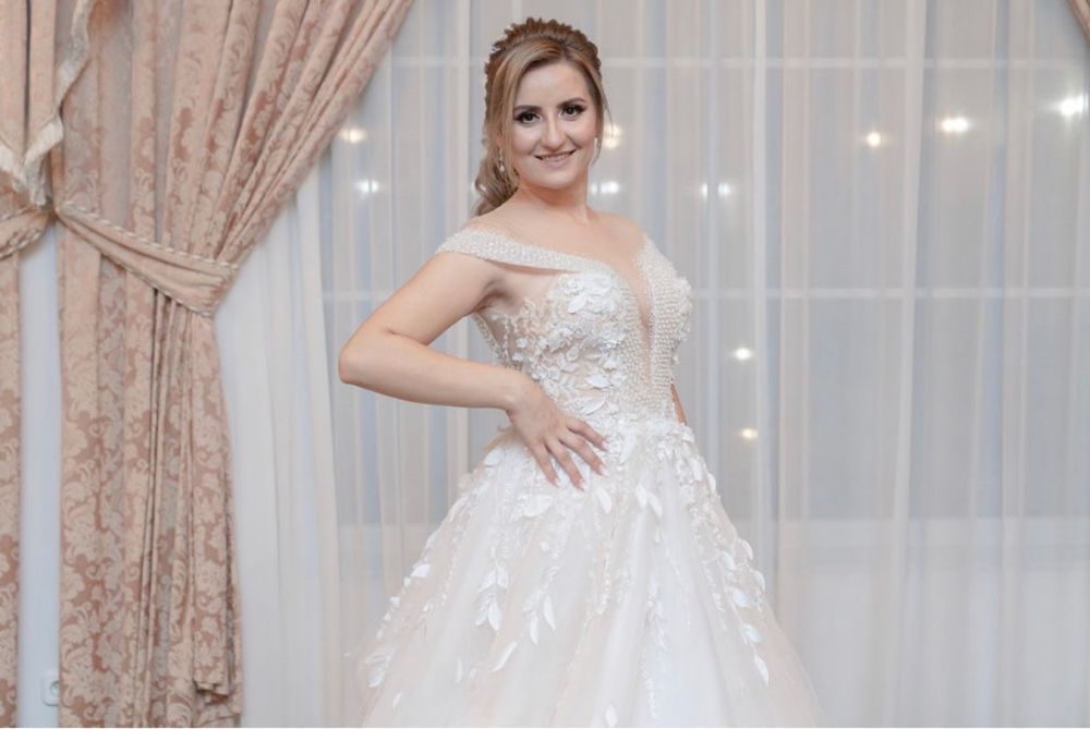 Vand rochie de mireasa model deosebit, S-M