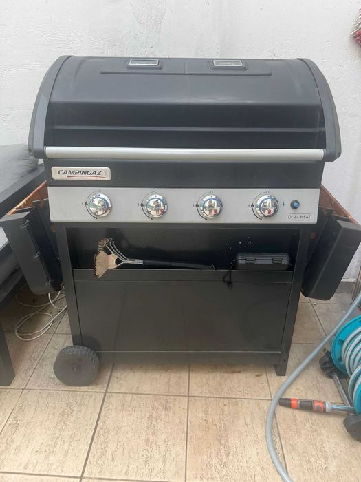 Grătar pe gaz Campingaz Seria 4 Classic Dual Heat WLD + husă protecție