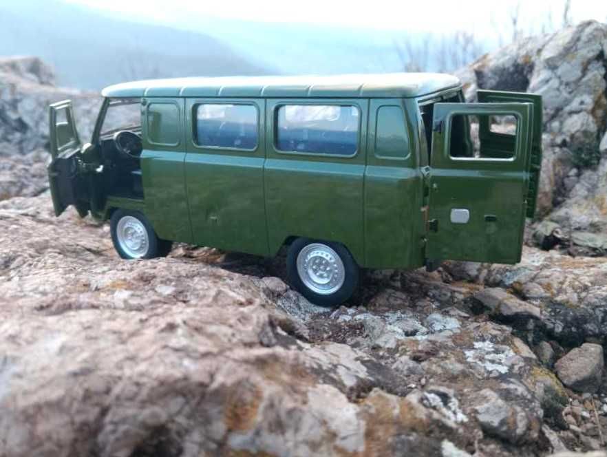 Модел-играчка УАЗ-452 в мащаб 1:24