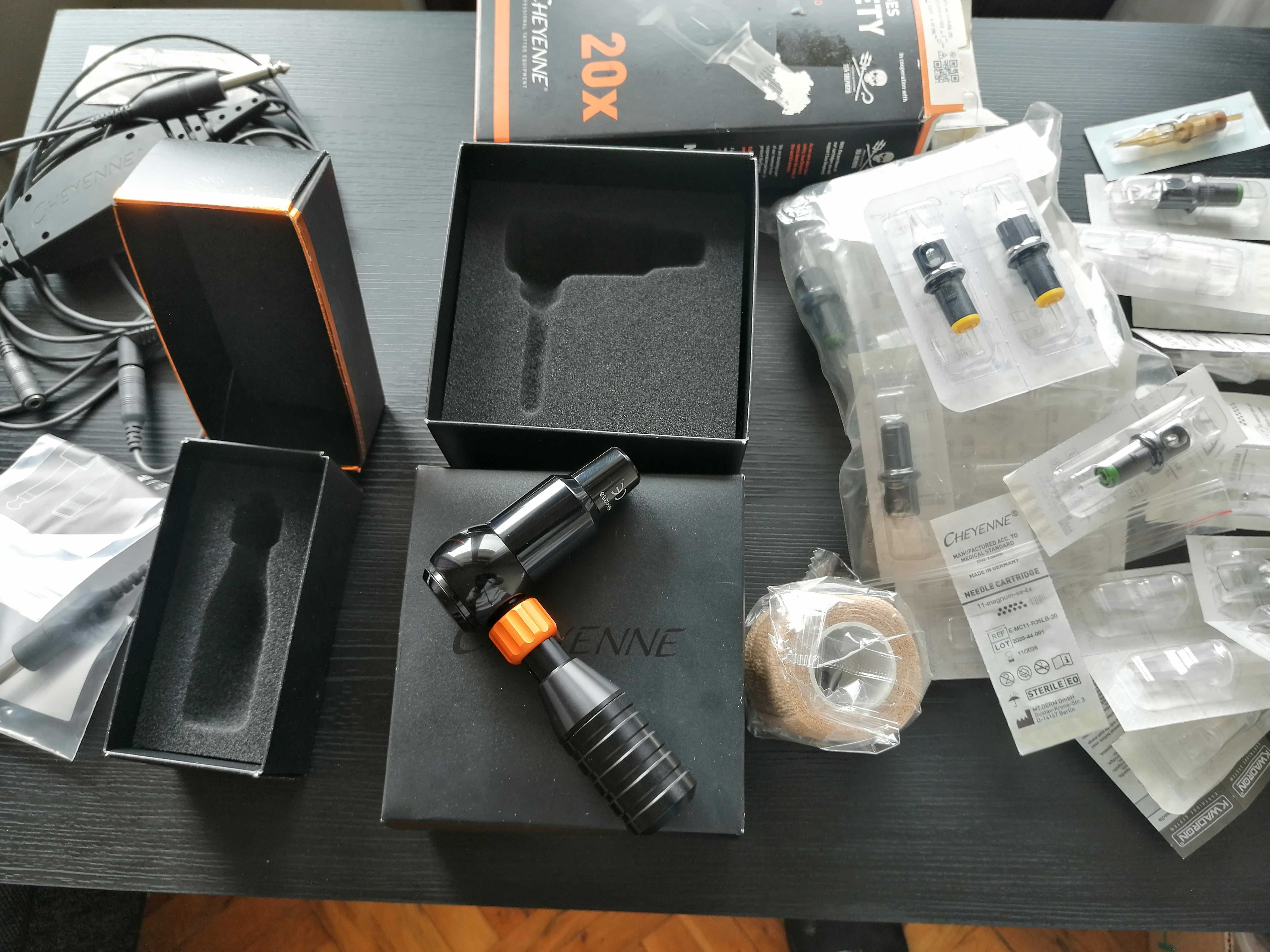 Cheyenne Tattoo Machine HAWK Drive Thunder / Black + Grip.