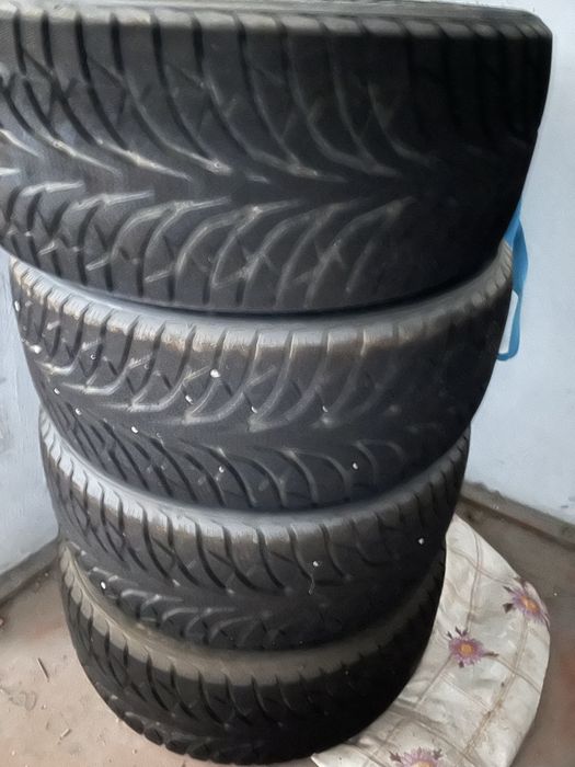 Продам шины р18 зимние лепучка комплект