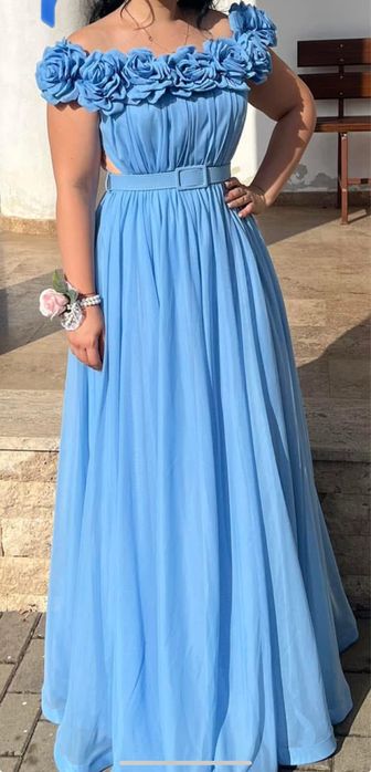 Rochie albastra.