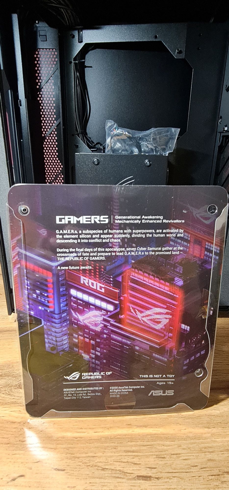 SE7EN фигурка от Asus ROG Republic of Gamers