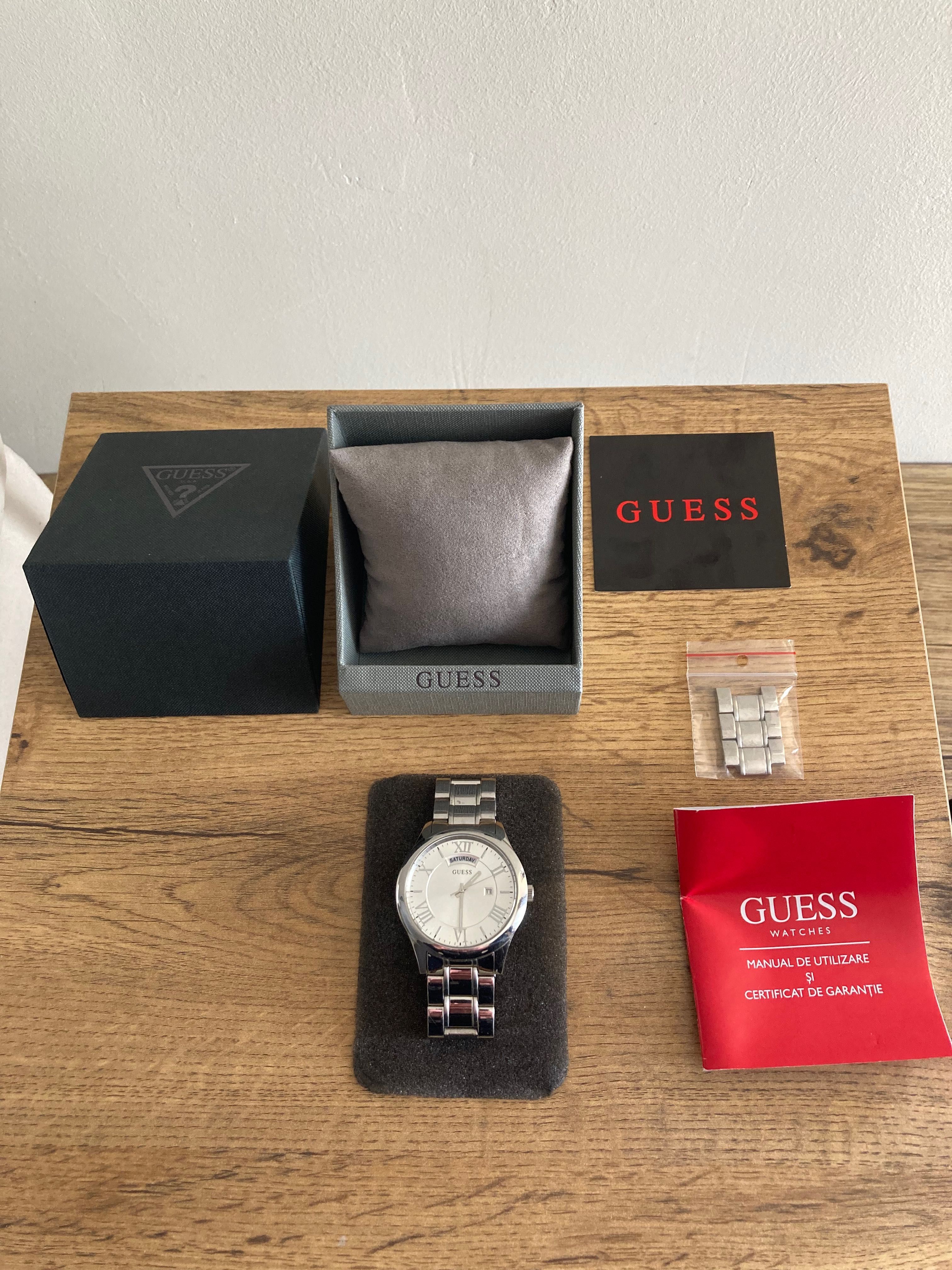 Чосовник Guess с кутия