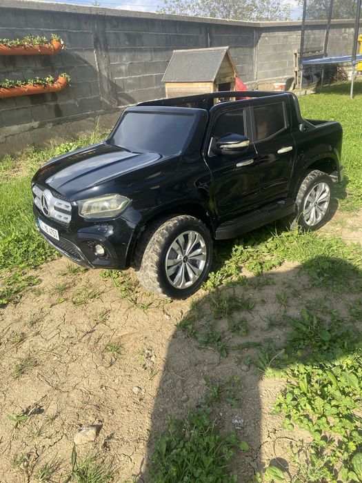 Двуместен акумулаторен джип