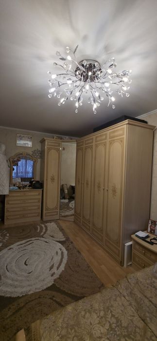 Продам спальный гарнитур