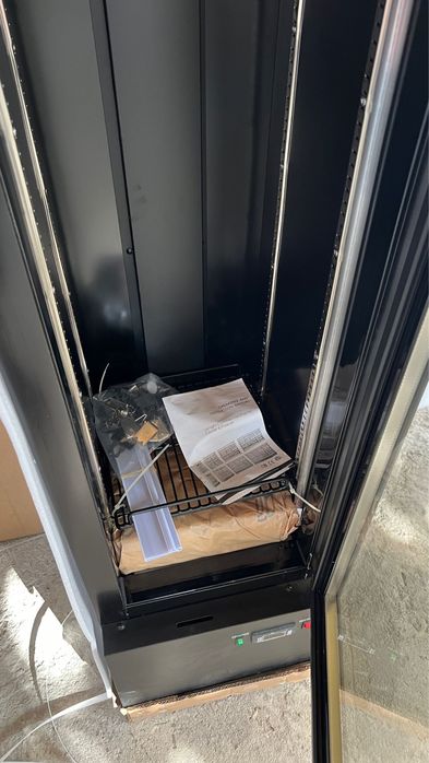 Vitrina frigorifica slim neagra cu polite