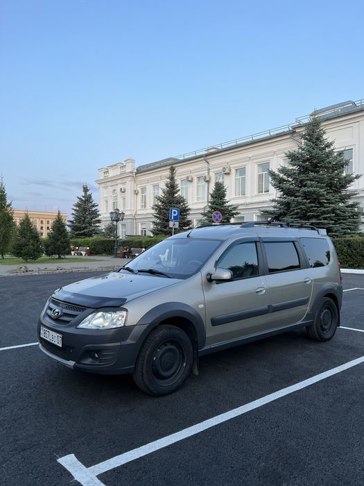 Продаю машину Largus