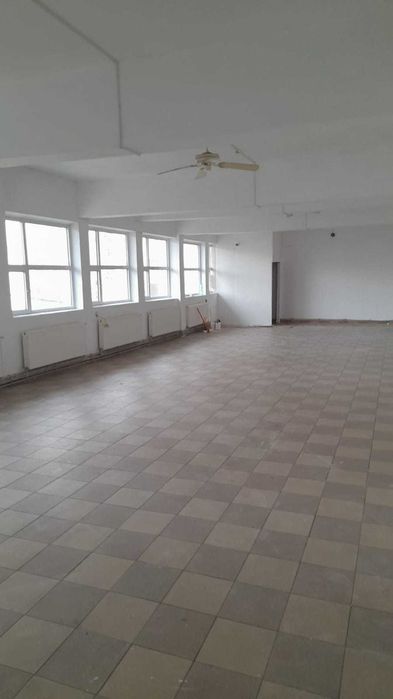 Ofer spre inchiriere Spatiu Comercial