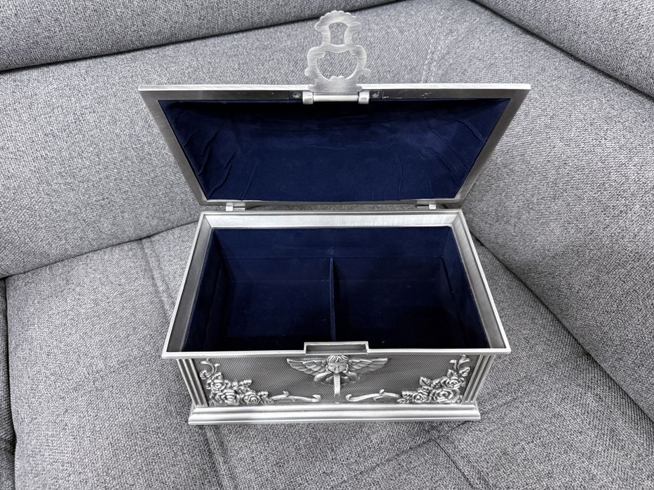 Cutie dijuterii din antimoniu