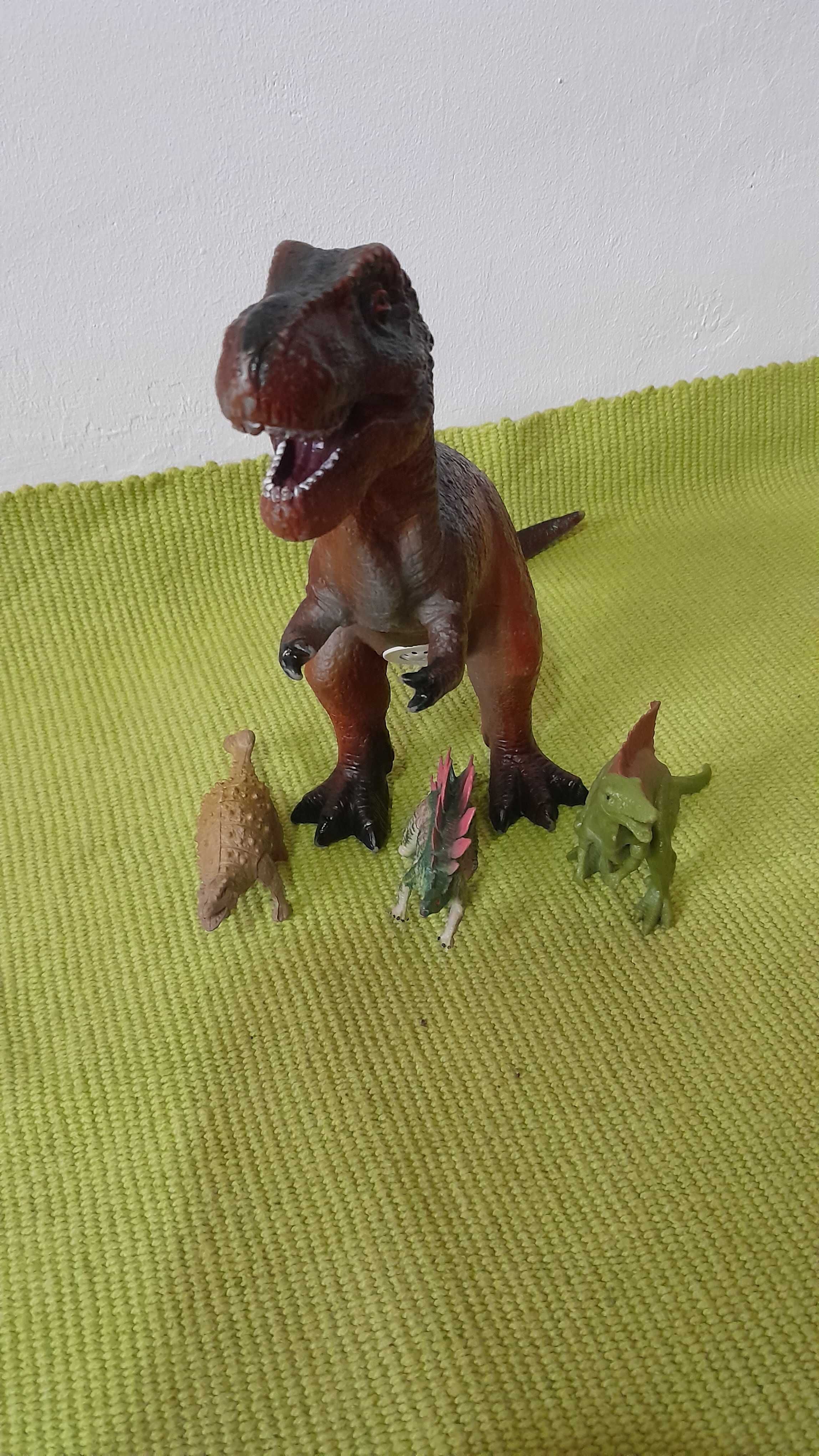 Pachet 4 dinozauri