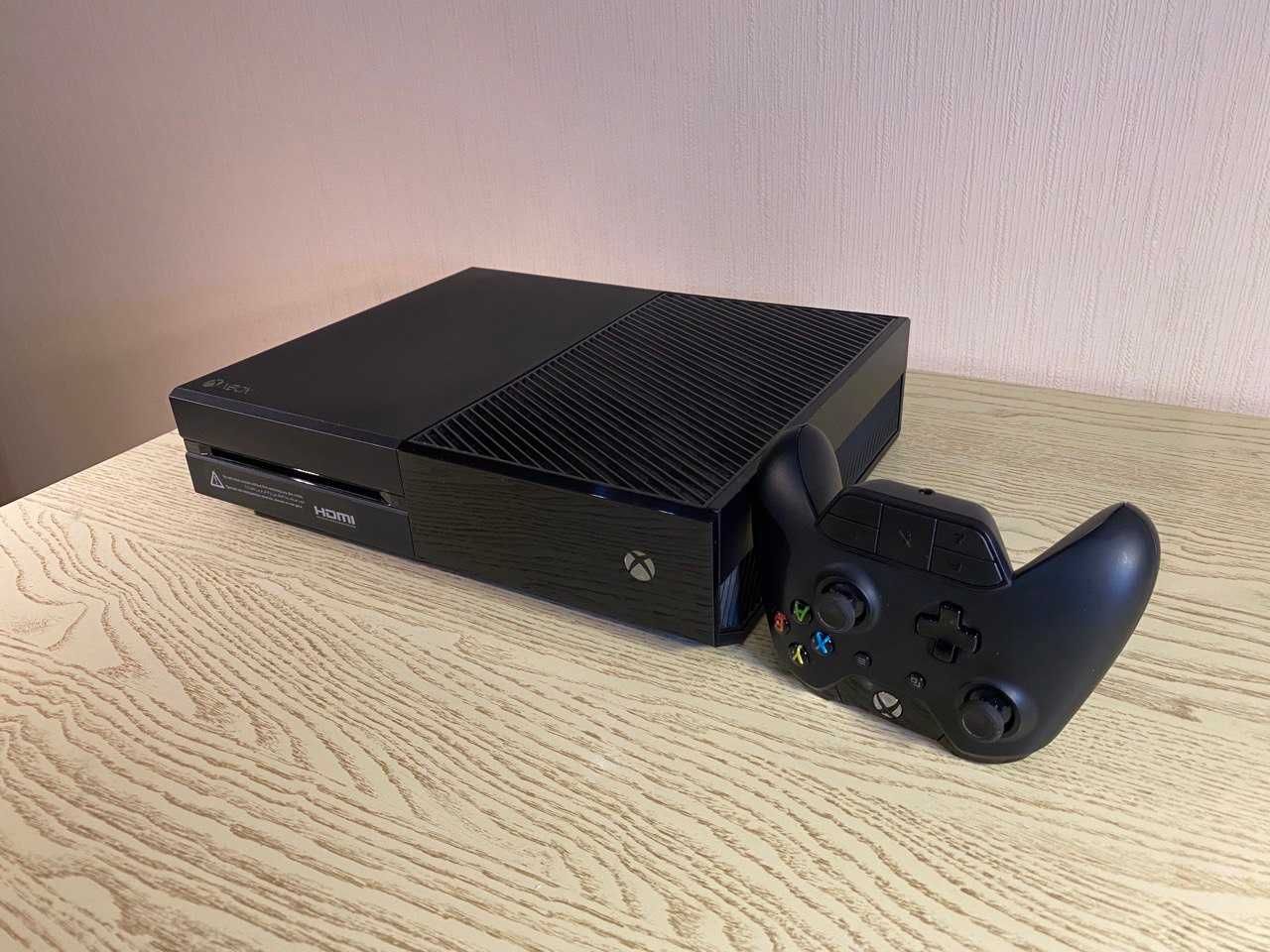 XBox One 1 Tb + оригинальный адаптер для гарнитуры