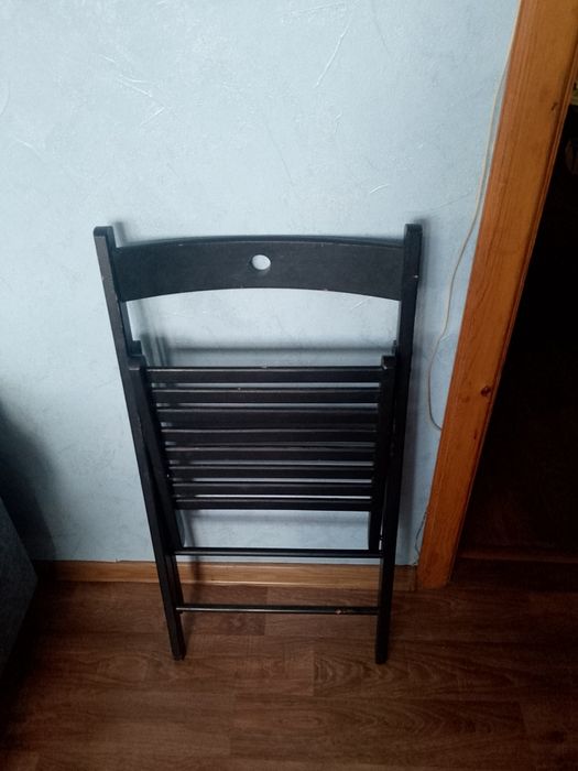 Продам складной, черный стул