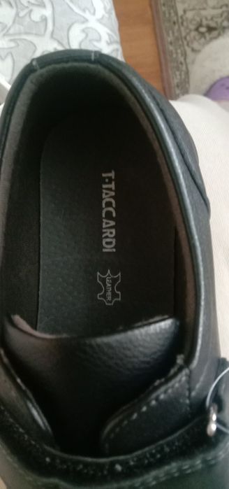 Продаю новые мальчиковые туфли.