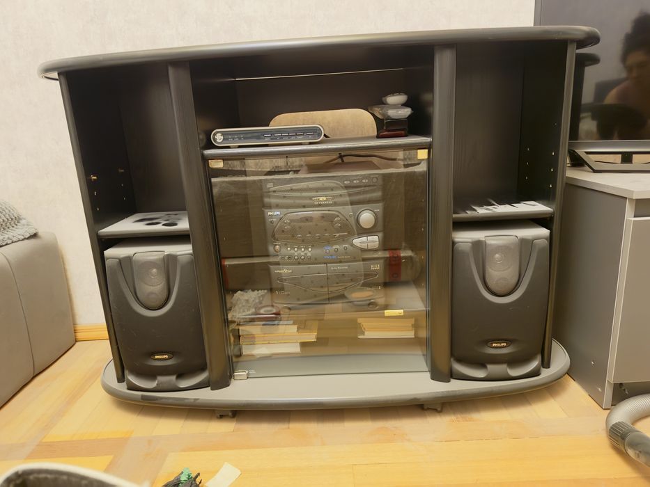 Тумбочка с муз центром