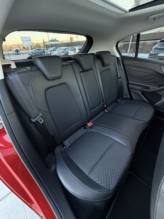 Ford Focus Vignale 1.5tdci 120CP FullLed Panoramic Ceasuri Digitale